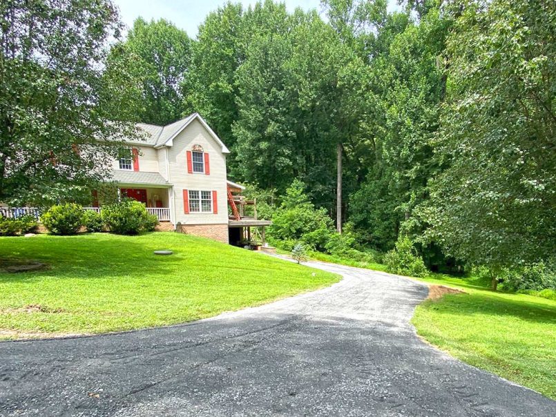 Gravel driveway service